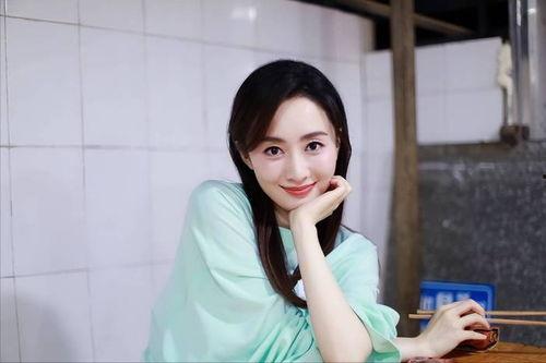 东莞今日头条美女视频,美女视频走红，魅力瞬间捕获眼球