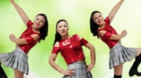小花广场舞网红舞曲,网红舞曲引领潮流