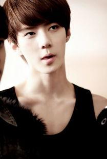 亚洲最丑明星化妆师,揭秘亚洲最丑明星化妆师背后的美丽魔法